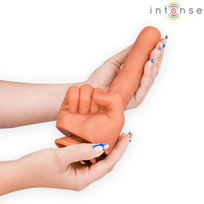 Produto de silicone com textura realista e mãos femininas segurando, fundo branco, logotipo intense