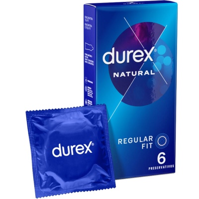 Embalagem azul de preservativos Durex Natural e um preservativo individual azul