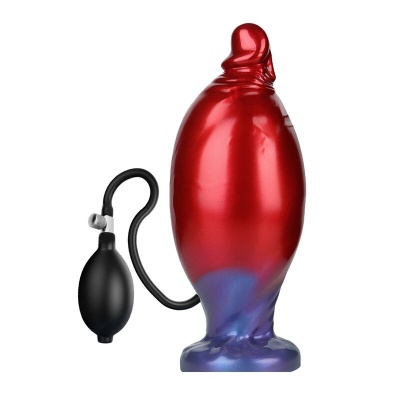 Objeto metálico vermelho com bomba de gás preta com tubo flexível