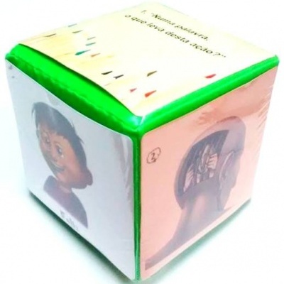 Cubo colorido com imagens de rostos e texto em português no topo.