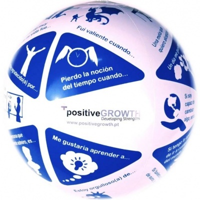 Bola branca com gráficos e texto em espanhol e português