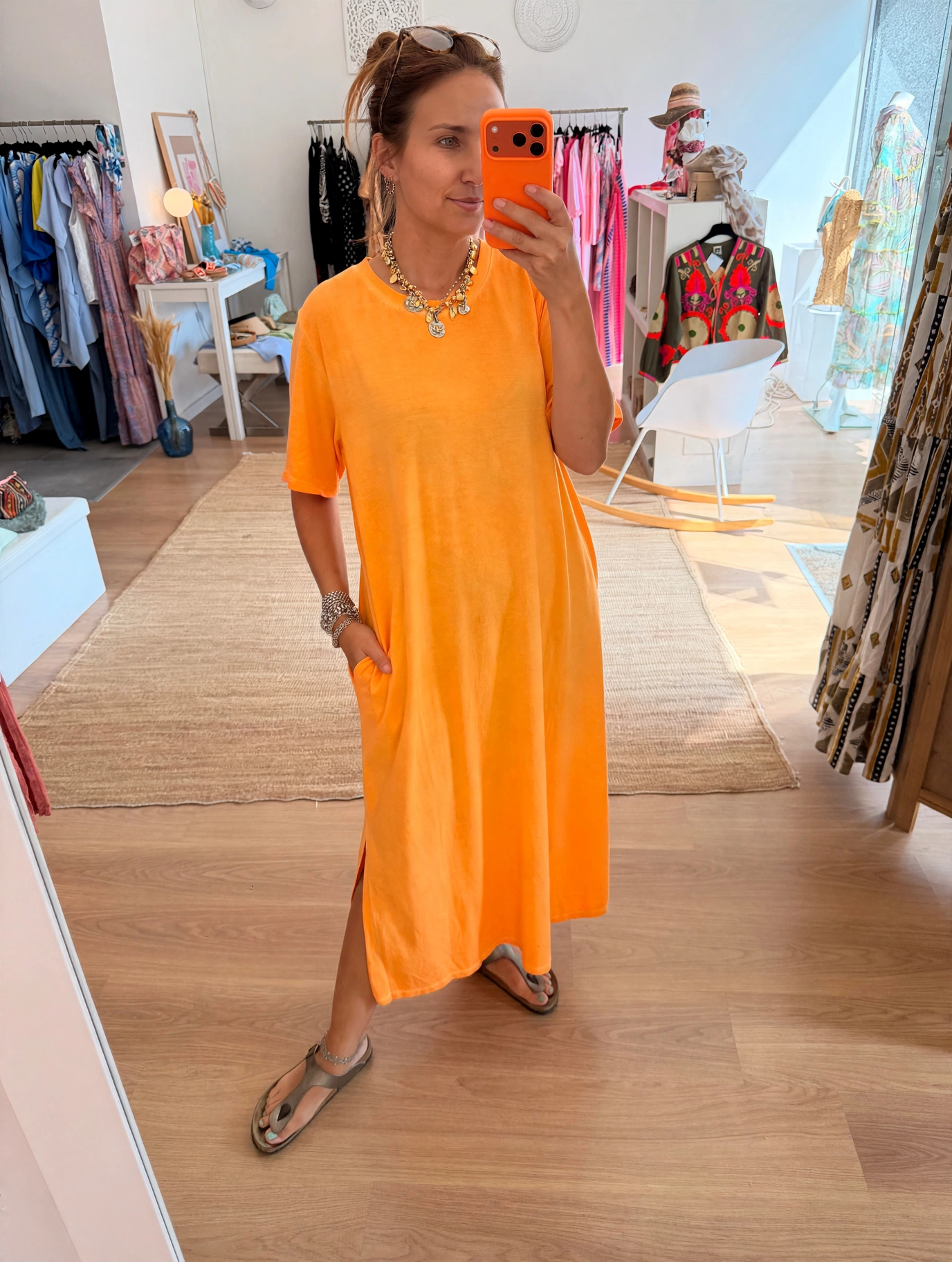 Vestido T-shirt Decote redondo Vestido laranja curto de manga curta com bolso lateral