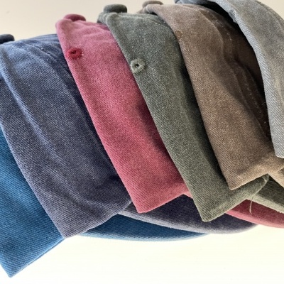 Conjunto de meias coloridas com botão decorativo