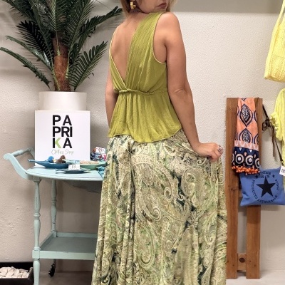 https://www.paprika.pt/product/pantalonas-efeito-saia-em-seda