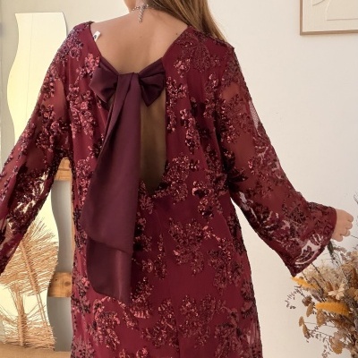 Vestido bordô bordado com laço nas costas