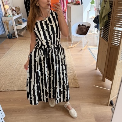 https://www.paprika.pt/product/vestido-black-and-white
