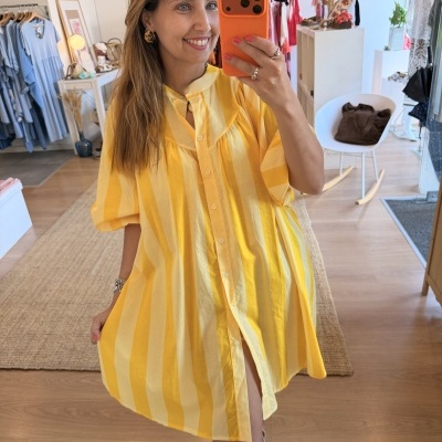 https://www.paprika.pt/product/vestido-camiseiro-riscas-yellow