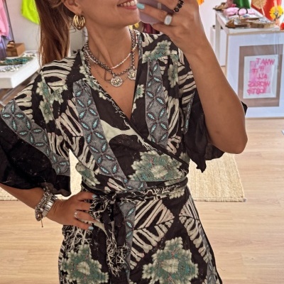 https://www.paprika.pt/product/kimono-trespasse-seda