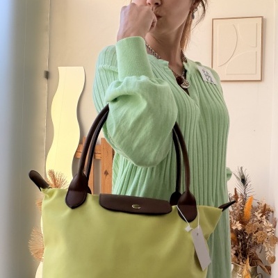 Mala amarela clara com alças castanhas em tecido e couro