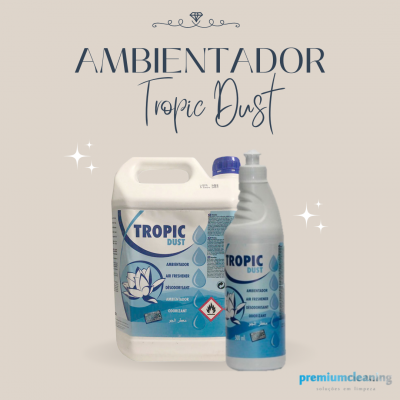 Ambientador Tropic Dust em duas embalagens brancas com rótulos azuis e texto, uma com tampa azul e outra com tampa doseadora cinza