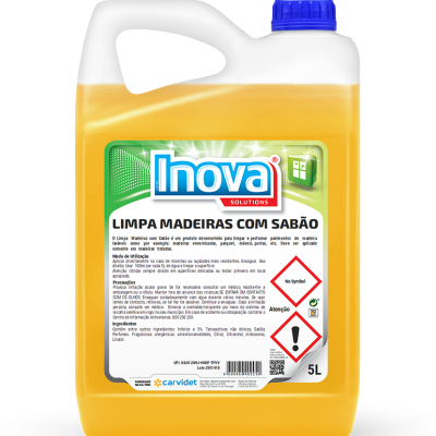 Recipiente amarelo de 5L com tampa azul e etiqueta do produto Inova Soluções Limpa Madeiras com Sabão.