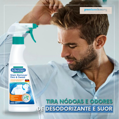 Frasco de spray Dr Beckmann para remoção de nódoas e odores ao lado de homem