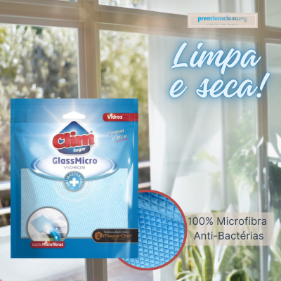 Pano microfibra azul para limpeza de vidros da marca Clim em embalagem azul