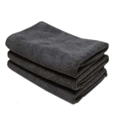 Toalha de banho cinzento escuro dobrada