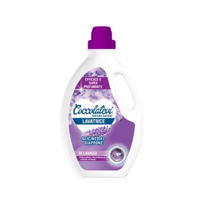 Embalagem de detergente líquido para roupa Coccolateu com rótulo roxo e tampa roxa