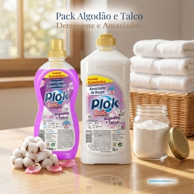 Pack detergente líquido roupa e amaciador Plok Basic Algodão e Talco com algodão, pétalas e toalhas brancas.