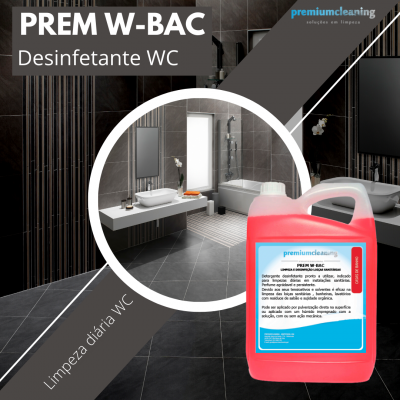 Desinfetante WC PREM W-BAC com embalagem rosa translúcido e casa de banho moderna ao fundo