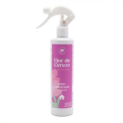 Frasco de spray ambientador Flor de Cerezo em fundo branco