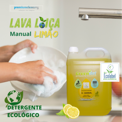 Bidão de detergente manual ecológico limão junto a mão a lavar prato com espuma