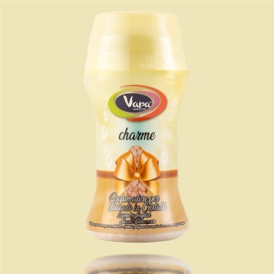 Desodorizante roll-on Vapa Charme em embalagem creme e pêssego