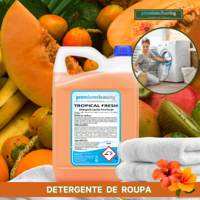 Detergente líquido para roupa Tropical Fresh da Premiumcleaning com fundo de frutas tropicais e toalhas brancas.