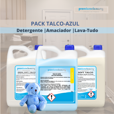 Três garrafas de detergentes premiumcleaning, duas brancas e uma azul, com rótulos e um ursinho azul em ambiente interior