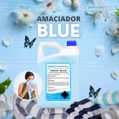 Amaciador de roupa AMAC BLUE em embalagem azul claro com fundo de flores e toalhas listradas