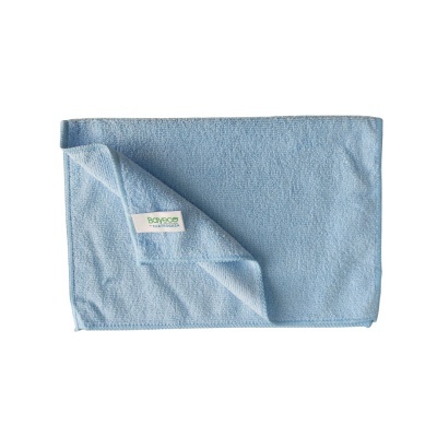 Toalha de microfibra azul clara com etiqueta Baycoc Microfiber