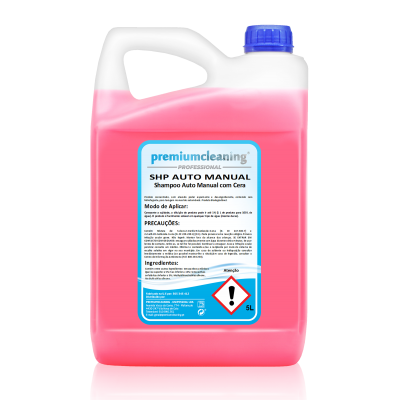 Recipiente plástico branco com tampa azul e líquido rosa, rótulo de shampoo automóvel em português.