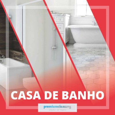 Casa de banho com banheira, chuveiro, paredes brancas e chão hexagonal cinza