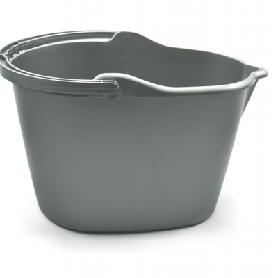 Balde oval cinzento de plástico com bico e pega