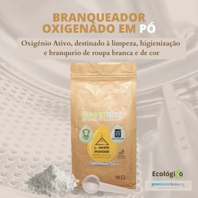 Saco de branqueador oxigenado em pó Greendet de 1kg com pó branco e colher em fundo de máquina de lavar roupa inox.