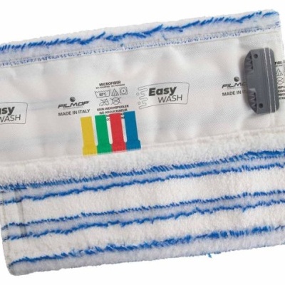 Esfregonas planas brancas com riscas azuis e etiquetas coloridas