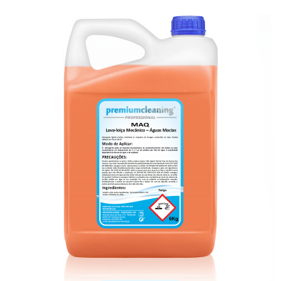Recipiente plástico com líquido laranja e rótulo premiumcleaning lava-loiça