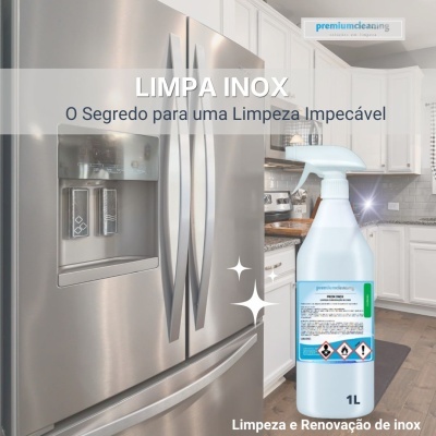 Frigorífico inox com produto de limpeza em spray para inox