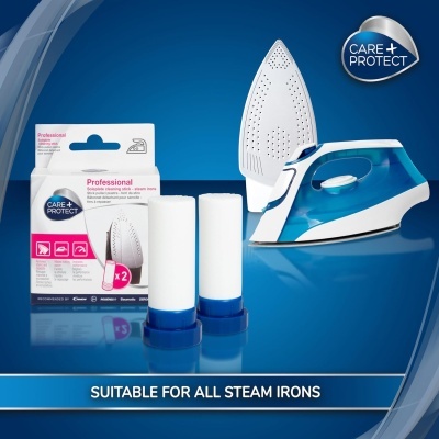 Filtros profissionais CARE+PROTECT para ferros a vapor com ferro a vapor azul e branco ao fundo