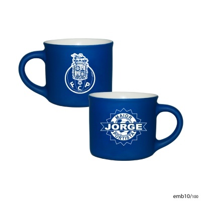 Duas canecas azuis com emblemas e texto em branco de FC Porto.