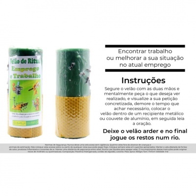 Vela verde para emprego e trabalho com embalagem e vela acesa em suporte amarelo