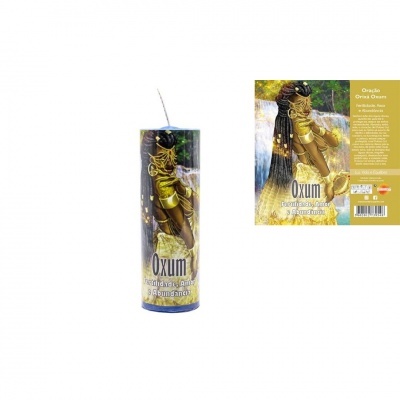 Vela Oxum com embalagem decorativa dourada e azul, figura feminina e texto explicativo