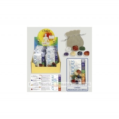 Conjunto de pedras de chakras coloridas com saco de pano e embalagem branca num suporte amarelo