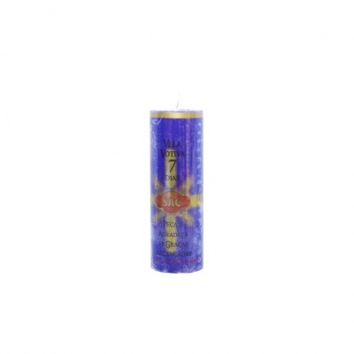 Vela azul cilíndrica com rótulo em azul, dourado e vermelho