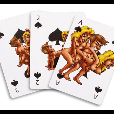 Cartas de baralho de espadas com ilustrações caricaturais