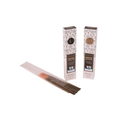 Pacotes de incenso Vijayshree Wellness BIENESTAR em embalagens brancas com varas de incenso.