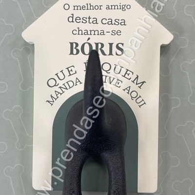 Porta toalhetes de cão com cauda preta 3D e texto personalizado em português