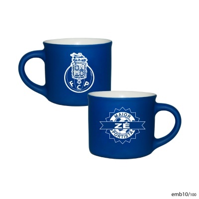 Canecas azuis com emblema do FCP e texto MAIOR ZÉ PORTISTA