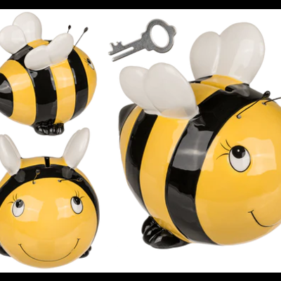 Figura decorativa amarela e preta em forma de abelha com asas brancas e chave metálica