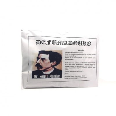 Pacote branco do produto Defumadouro com etiqueta com imagem e texto em português.