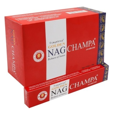 Embalagens vermelha e branca de incenso Golden Nag Champa