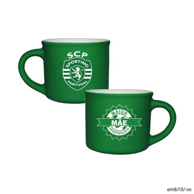 Conjunto de duas canecas verdes do Sporting com textos e logos brancos