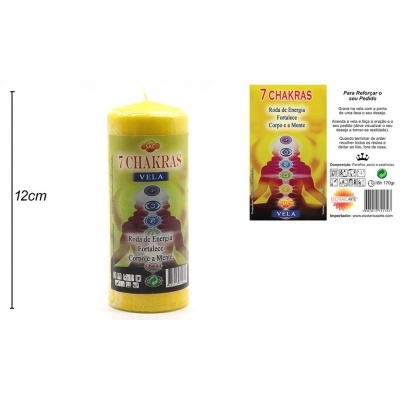 Vela amarela 7 CHAKRAS cylindrical com texto e embalagem com ilustração.